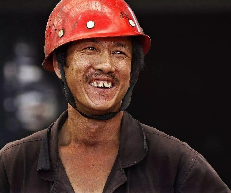 各位老板，快中秋了，您尚欠的电梯款该还啦！