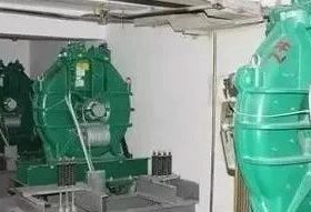 是什么原因导致电梯10分钟晃4次！11名执法人员被困电梯？