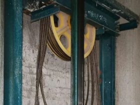 电梯冲顶了，竟然因为这个原因!