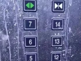 电梯又烧坏了！电梯消毒千万不能对着电梯按钮直接喷洒液体！（附正确消毒方法）