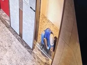 电梯维保人员掩耳盗铃，查不出故障原因，自放纸片当故障