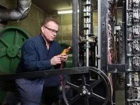 这才是电梯老师傅！