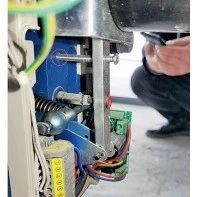 一则电梯轿厢意外移动保护装置失效检验案例分析