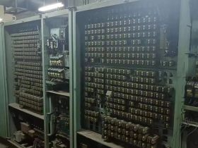 师傅们这台电梯多少维保费可以接？