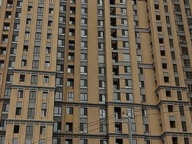 一小区电梯设计有缺陷曾多次困人