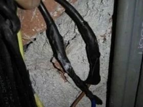 电梯层门门锁回路失效