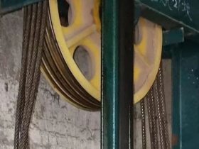 电梯冲顶了，竟然是这个原因......