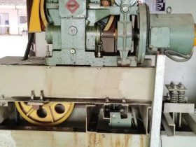 电梯搞成这样！原来是需要更换的配件都是业主从五金铺买回来的！?