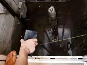 电梯门打开却没有关闭，福州老太踩空坠入井道！