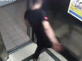 醉酒男电梯里面“练功夫”几脚踹掉上万元