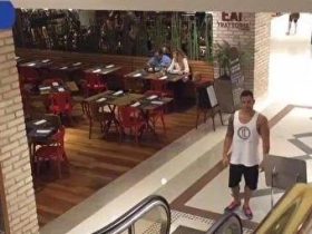 （外国人少系列）肌肉哥扶梯上“起飞”