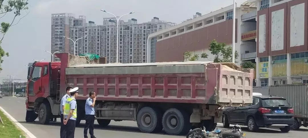 上海电梯工救人路上被车碾压致死—呼吁修改“困人超三十分钟罚款”规定-图片1