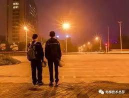 老铁,下辈子你还干电梯吗? 老铁,下辈子你还干电梯吗?