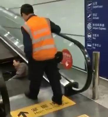 首都机场T3航站楼发生人员被夹自动人行道事故？