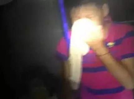 8岁小朋友被困电梯,3招从容自救,这波操作堪称 “教科书式” 8岁小朋友被困电梯,3招从容自救,这波操作堪称 “教科书式”