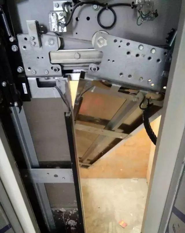 别再问电梯为什么老坏，因为电梯怕什么你们就做什么！