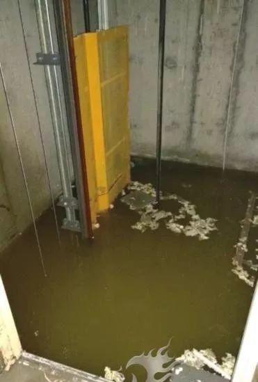 雨季来临丨暴雨过后请给电梯维保人员一分等待