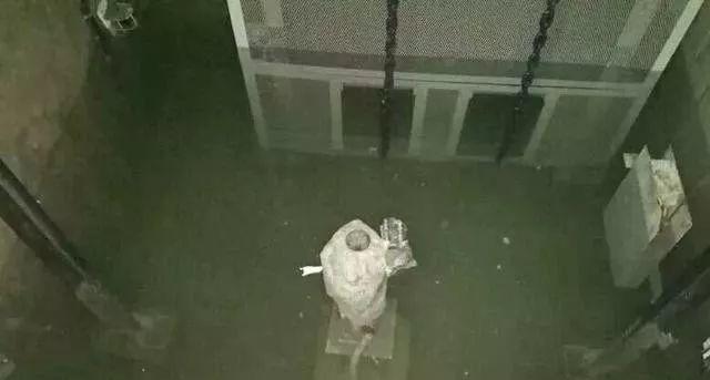 雨季来临丨暴雨过后请给电梯维保人员一分等待