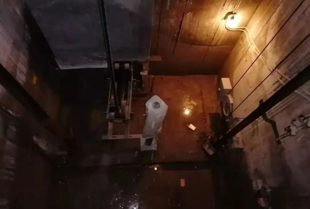 电梯底坑积水未处理,小区物业被罚3万元! 电梯底坑积水未处理,小区物业被罚3万元!