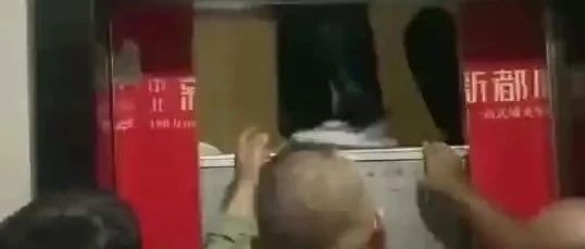 被困电梯盲目救援=谋杀！快转发给身边人看！