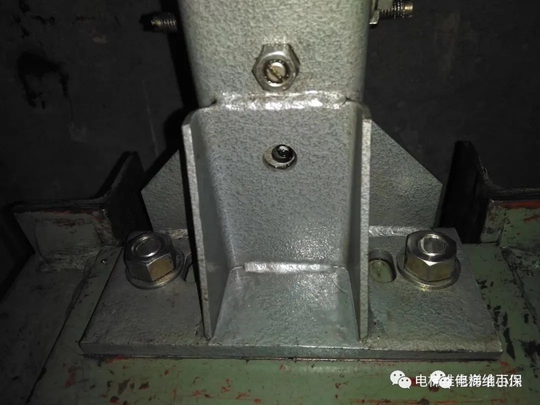 看这导靴这么“干净”是有多长时间没维保了? 看这导靴这么“干净”是有多长时间没维保了?