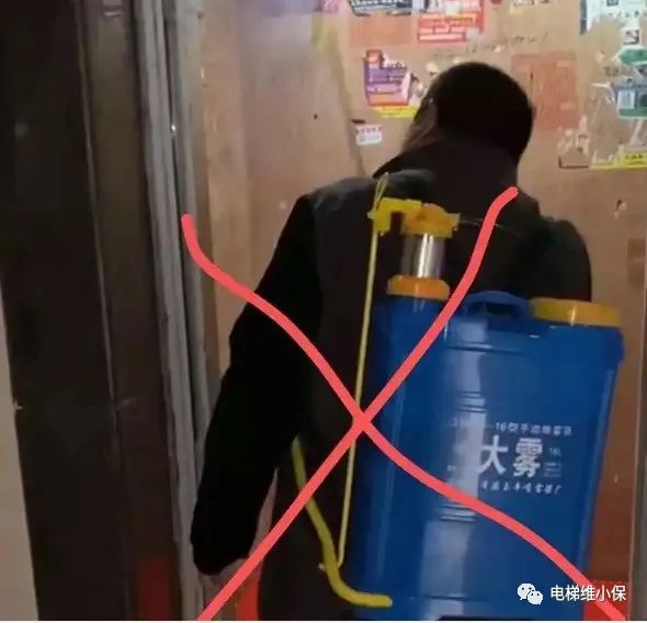 电梯又烧坏了！电梯消毒千万不能对着电梯按钮直接喷洒液体！（附正确消毒方法）-图片1