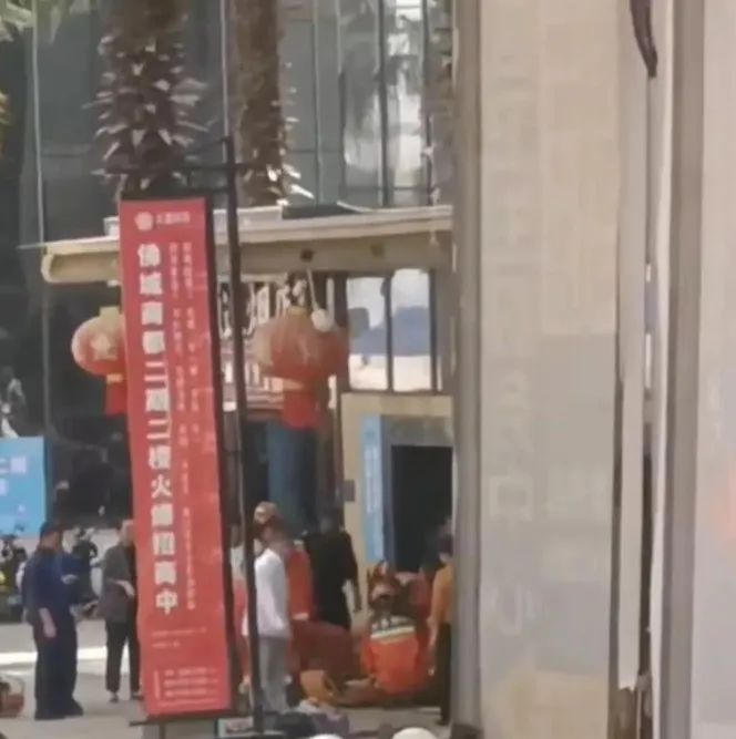 电梯坠落3死17伤,现场画面曝光:疑似对重返绳轮出了问题! 电梯坠落3死17伤,现场画面曝光:疑似对重返绳轮出了问题!