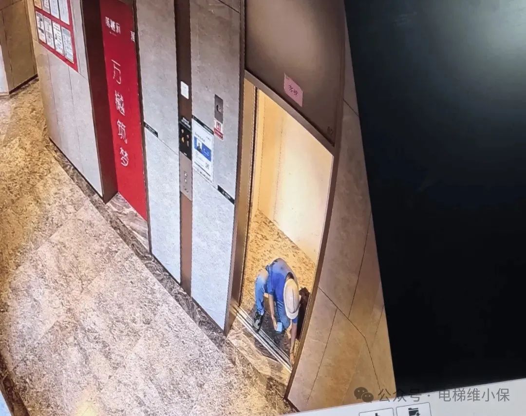 电梯维保人员掩耳盗铃，查不出故障原因，自放纸片当故障