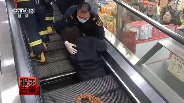 上海“4·4”自动人行道事故原因披露，央视专题报道：“电梯维保”如何保平安?-图片1