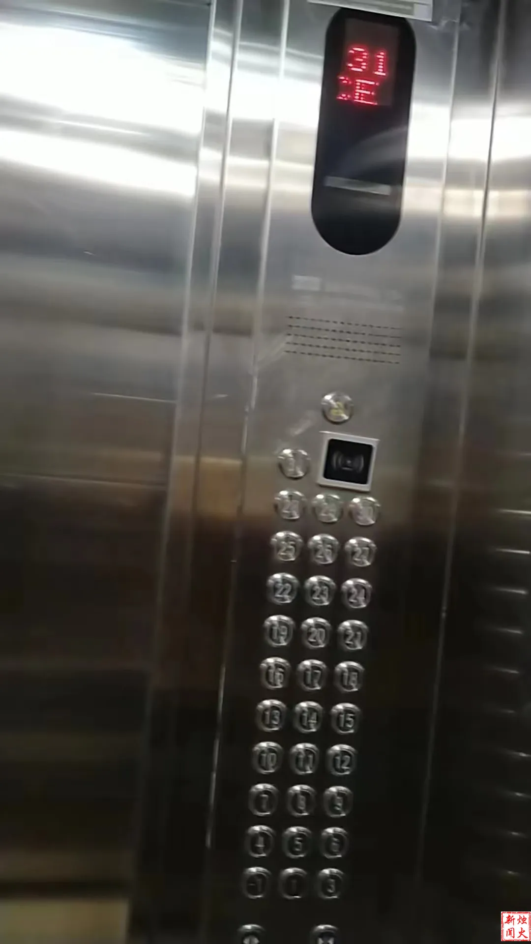 一小区电梯设计有缺陷曾多次困人