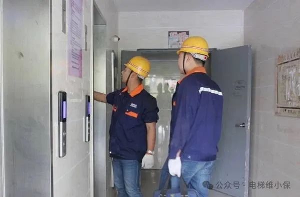 电梯轿门的调整方法