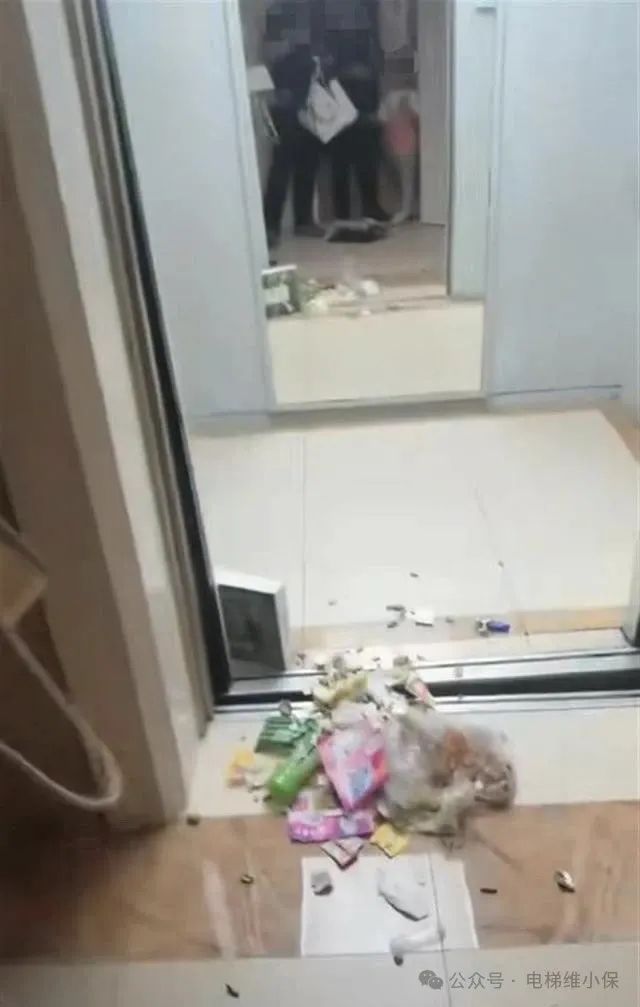钢丝绳齿轮被牵狗绳缠住造成电梯急停！七八人被困电梯-图片1