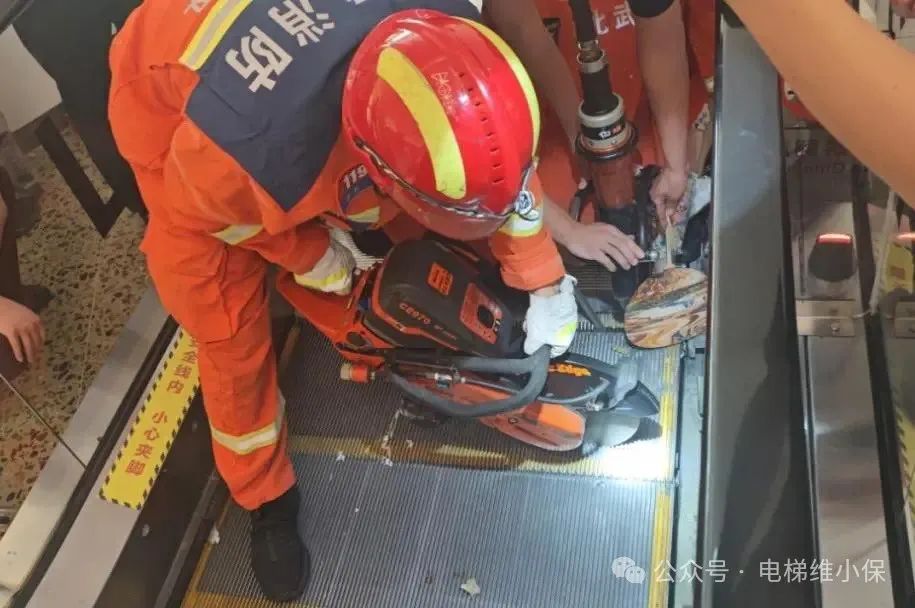 接连2起扶梯事故！新一轮扶梯大检查估计要来了！