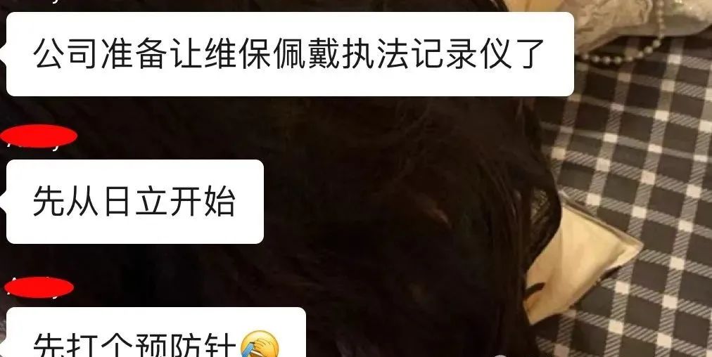 电梯维保开始佩戴记录仪干活了