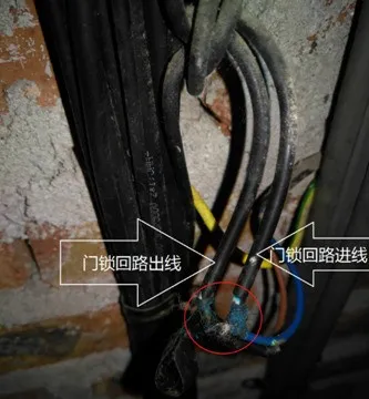 电梯层门门锁回路失效