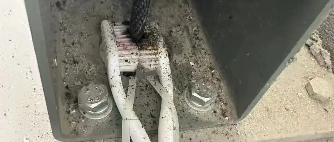 天冷了，电梯钢丝绳去油泥神器来了！