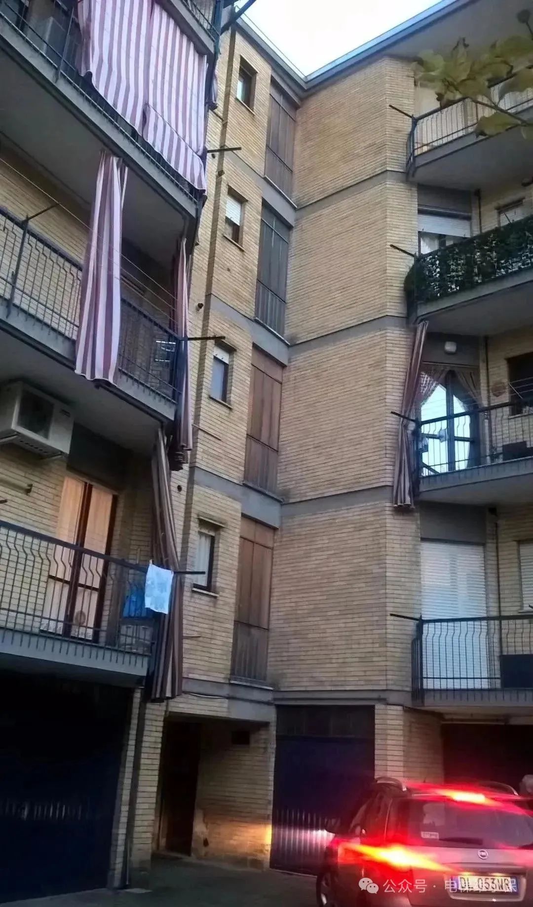 底坑悬空的加装电梯