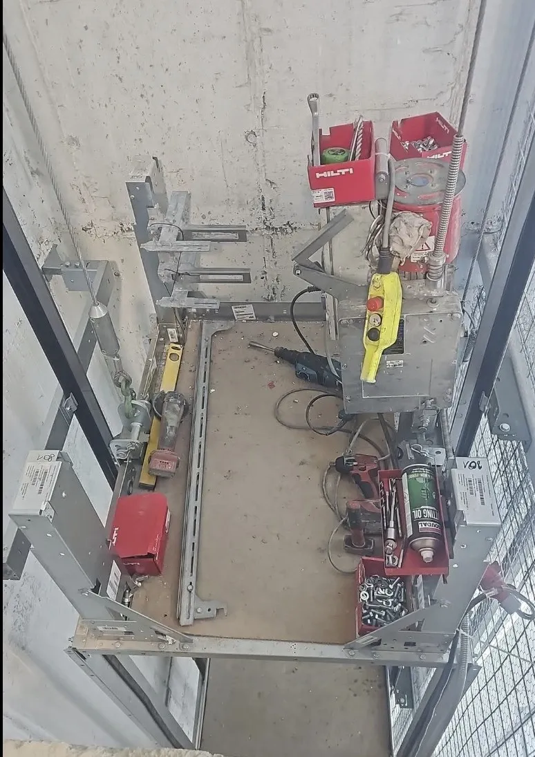 两个U型圈,完美解决补偿链摇摆撞击对重护板内侧 两个U型圈,完美解决补偿链摇摆撞击对重护板内侧